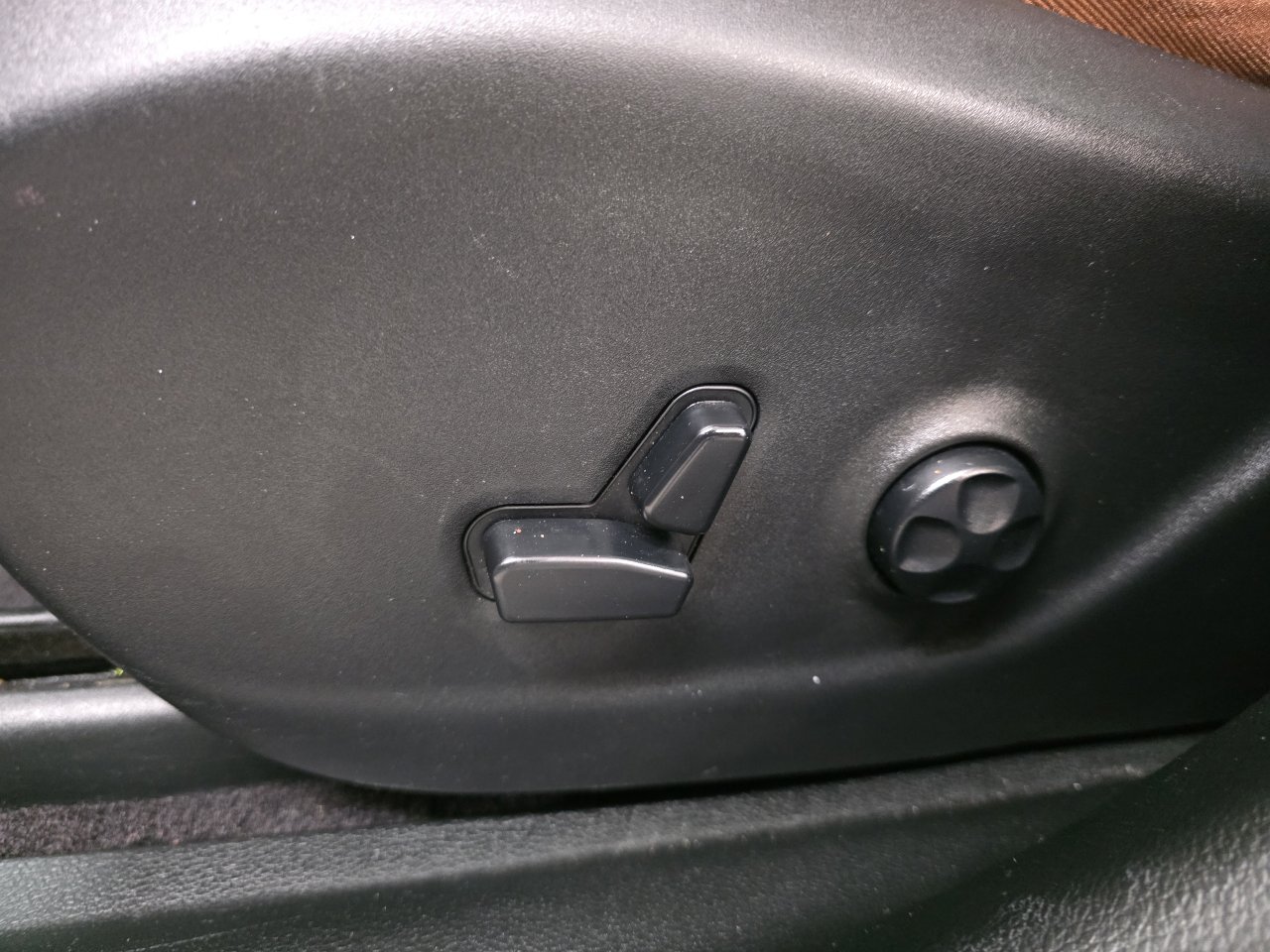 Used 2019 Jeep Cherokee Overland w/ Technology Group image 31