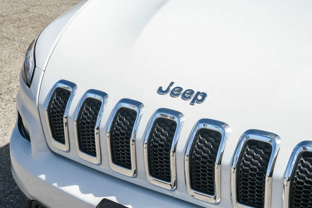 Used 2016 Jeep Cherokee Latitude w/ Comfort/Convenience Group FWD image 5