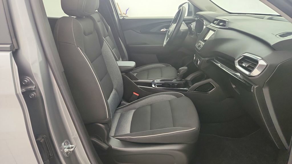 Used 2023 Chevrolet TrailBlazer LT image 29