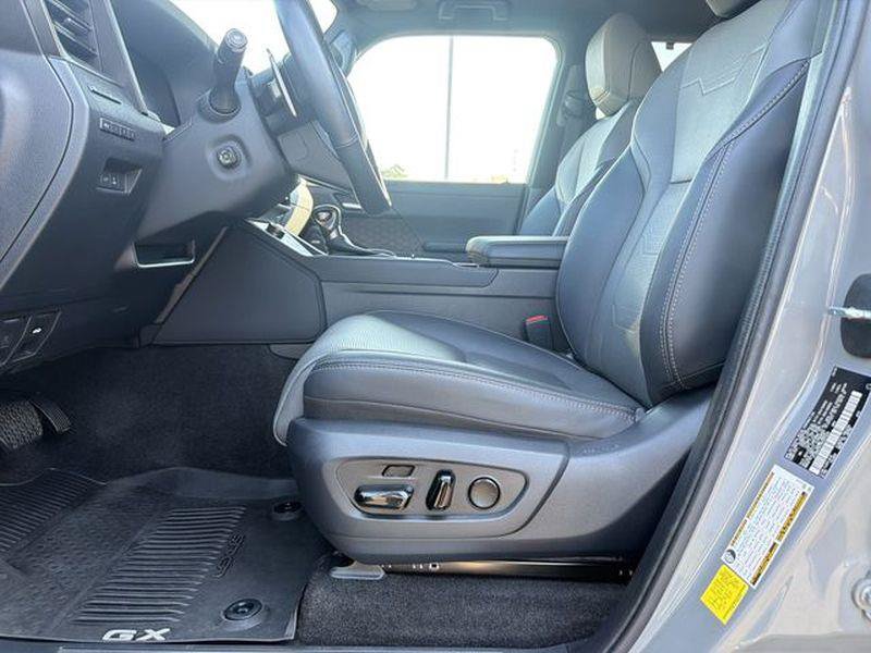 Used 2024 Lexus GX 550 w/ Accessory Package (Z1) AWD/4WD image 14