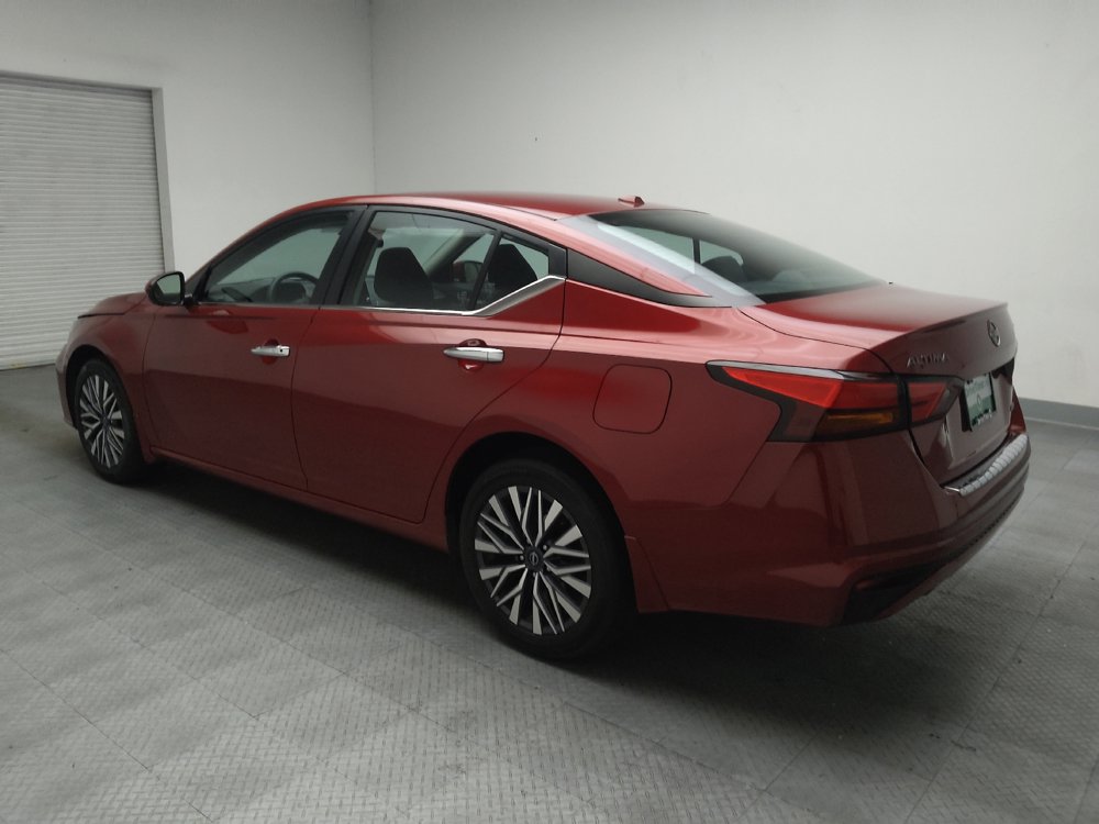 Used 2023 Nissan Altima 2.5 SV AWD/4WD image 3