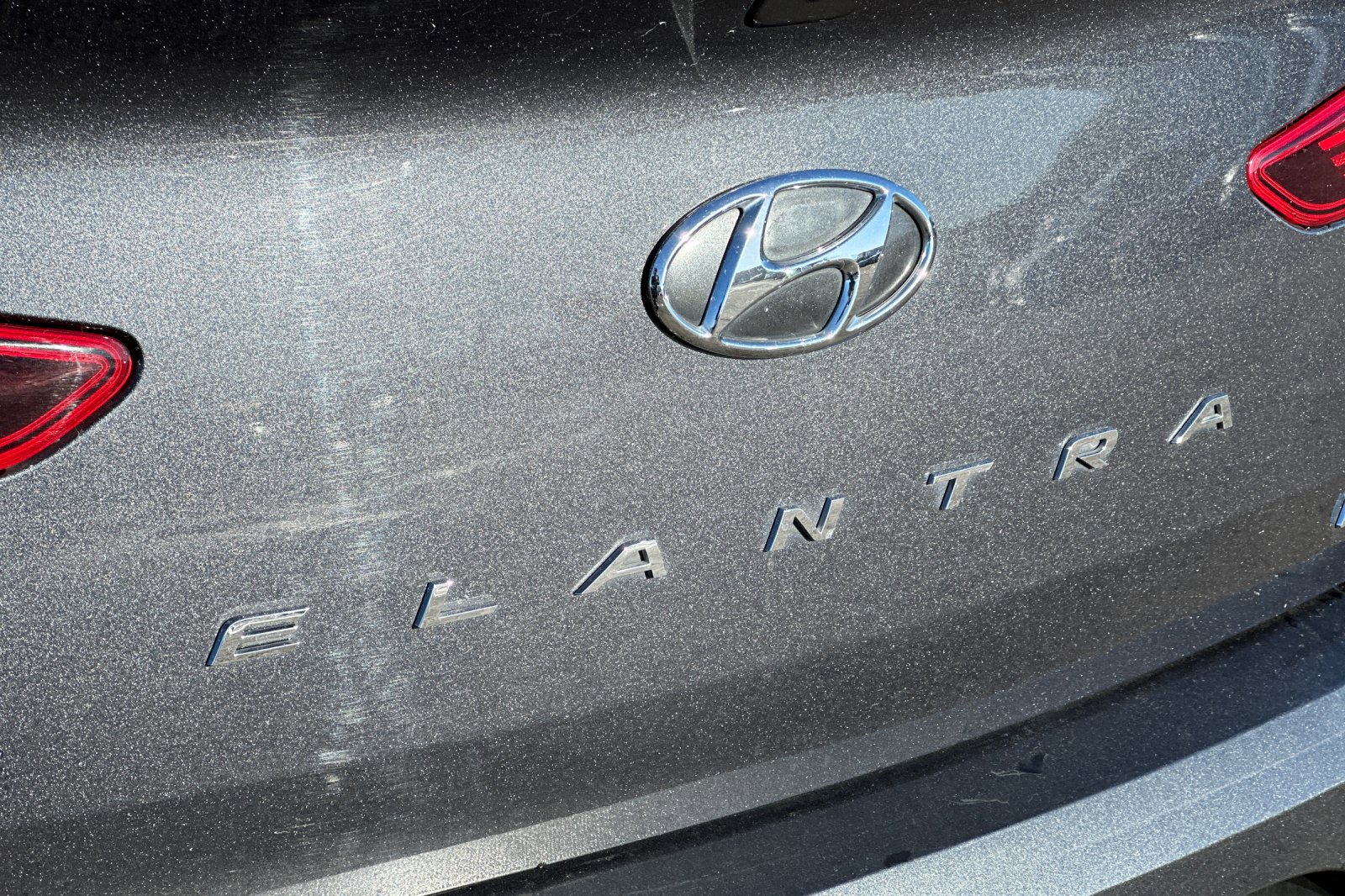 Used 2020 Hyundai Elantra Limited image 26