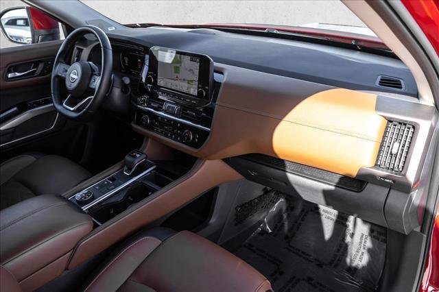 Used 2023 Nissan Pathfinder Platinum image 27