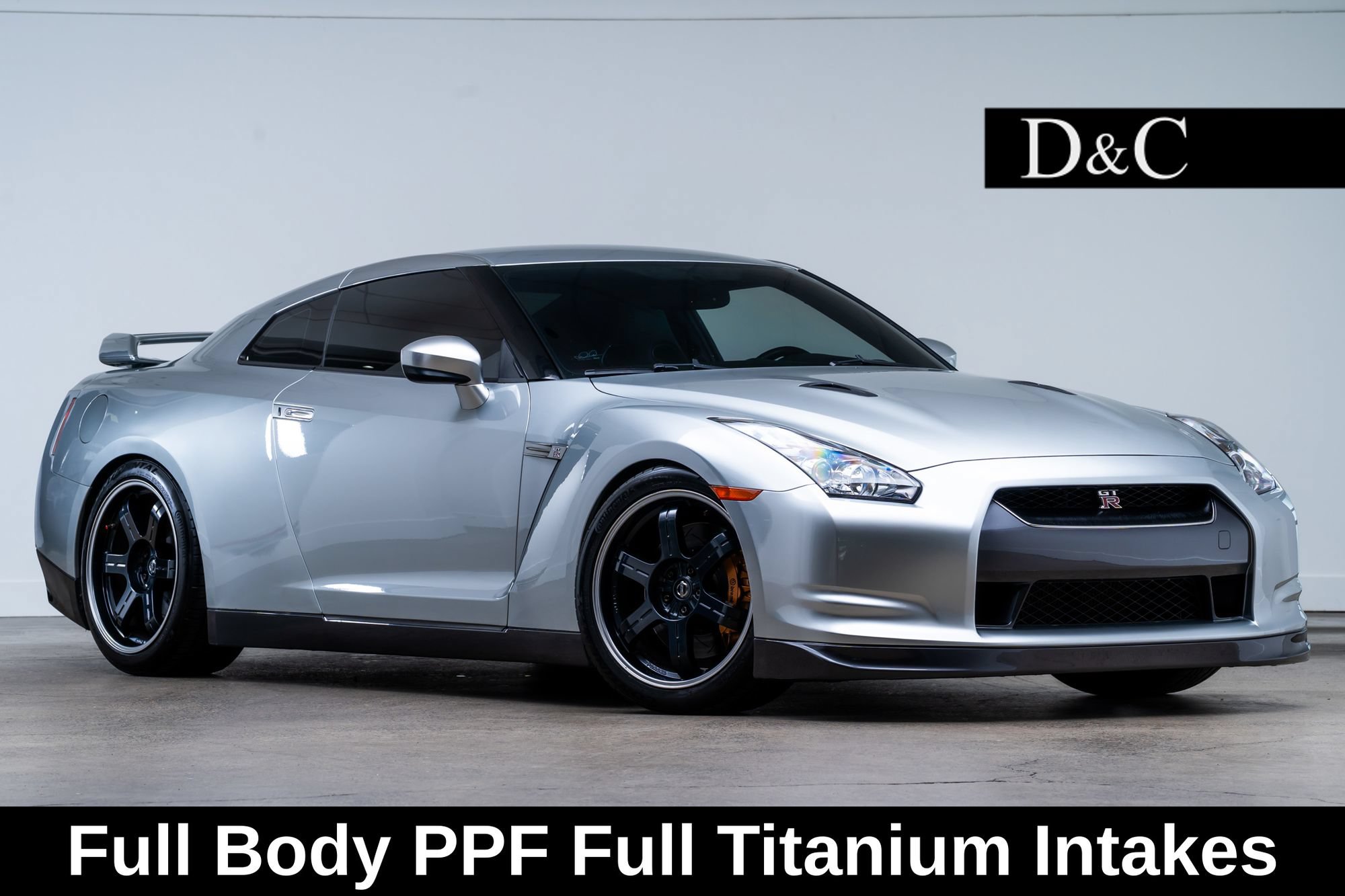 Used 2009 Nissan GT-R Premium AWD/4WD image 1