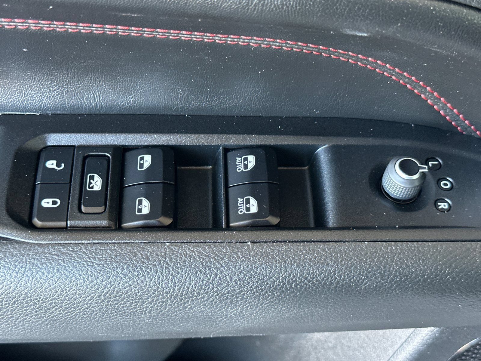 Used 2024 Jeep Compass Trailhawk AWD/4WD image 13