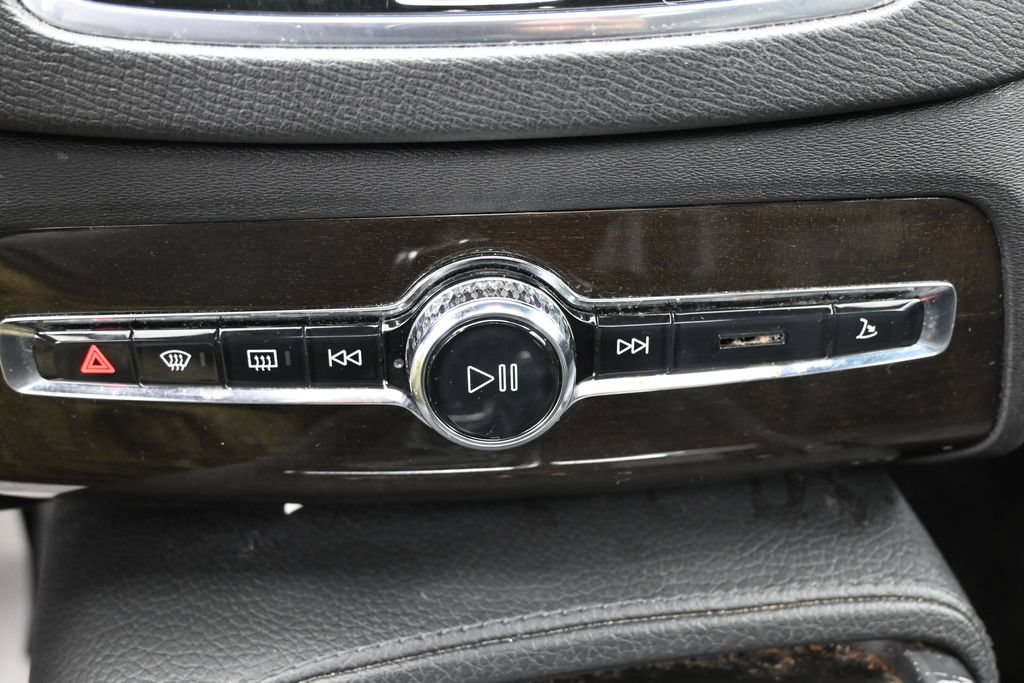 Used 2018 Volvo XC90 T6 Momentum w/ Convenience Package AWD/4WD image 25