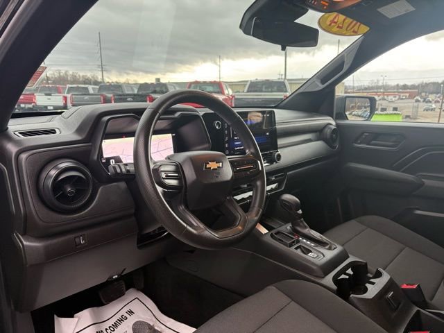 Used 2024 Chevrolet Colorado W/T image 3