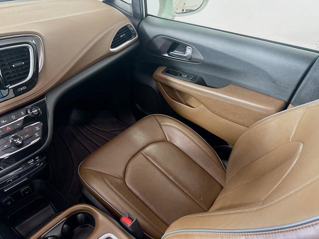 Used 2017 Chrysler Pacifica Limited FWD image 26
