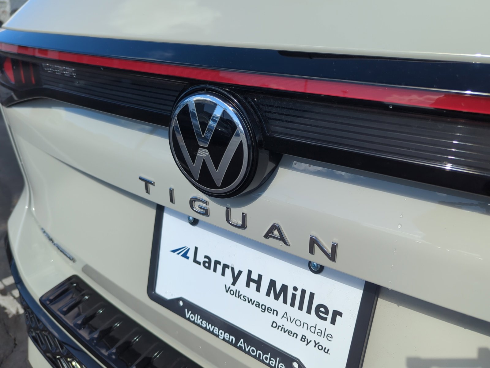 New 2026 Volkswagen Tiguan SEL R-Line image 23