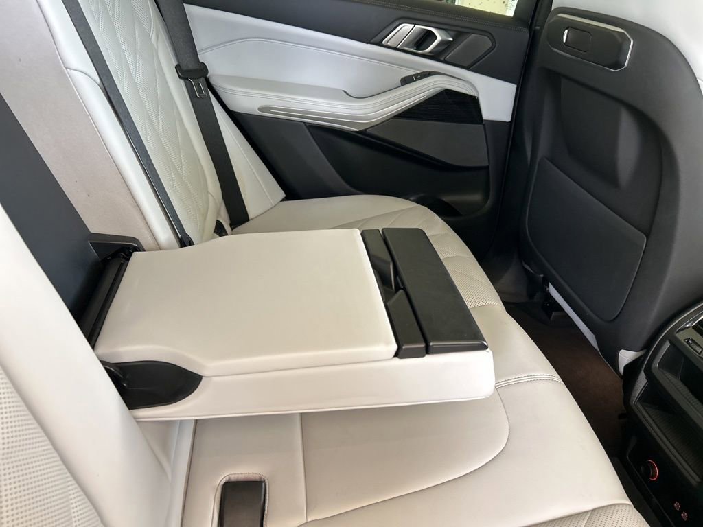 Used 2024 BMW X5 xDrive40i w/ M Sport Package image 35