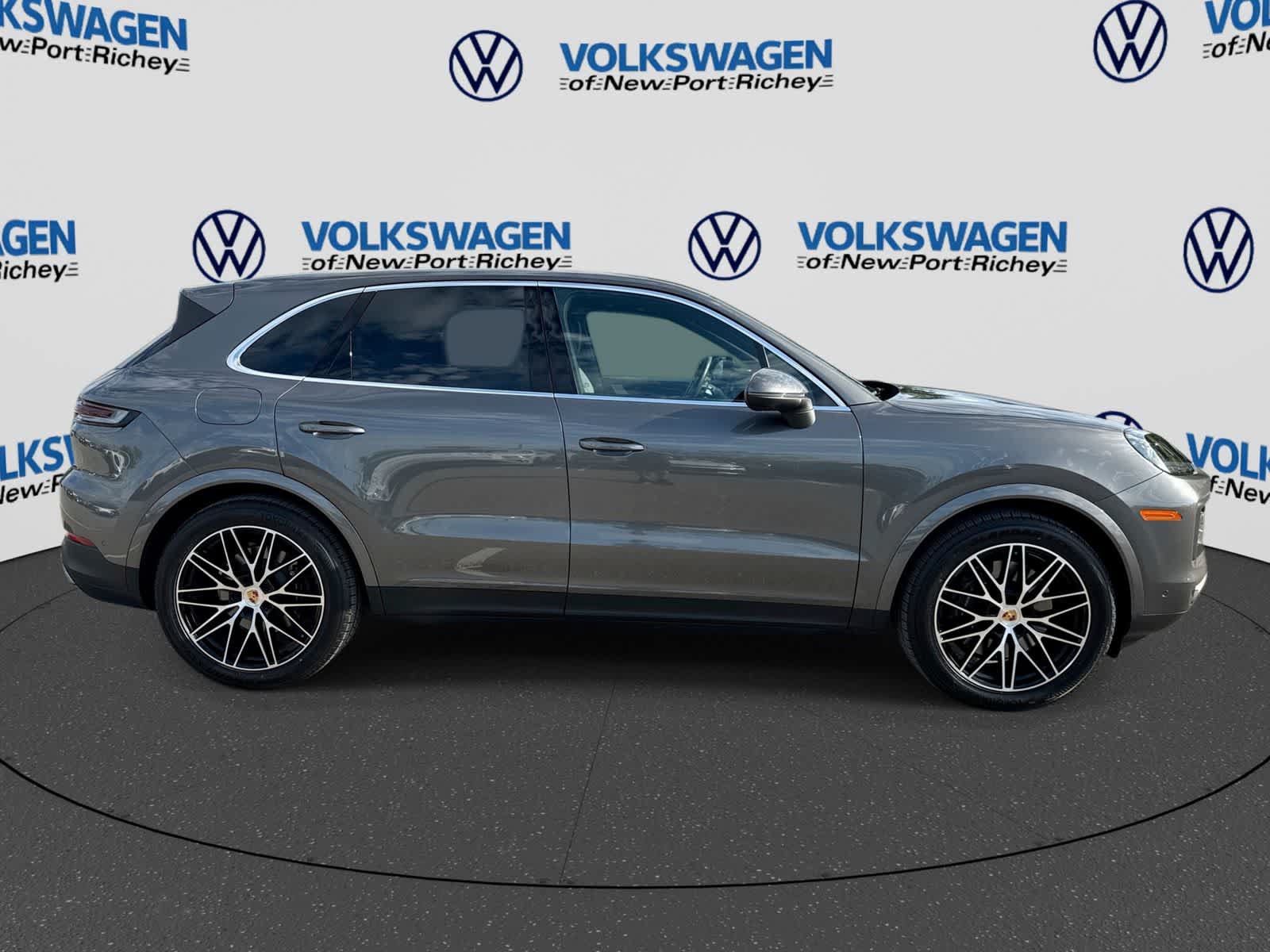 Used 2025 Porsche Cayenne AWD/4WD image 15