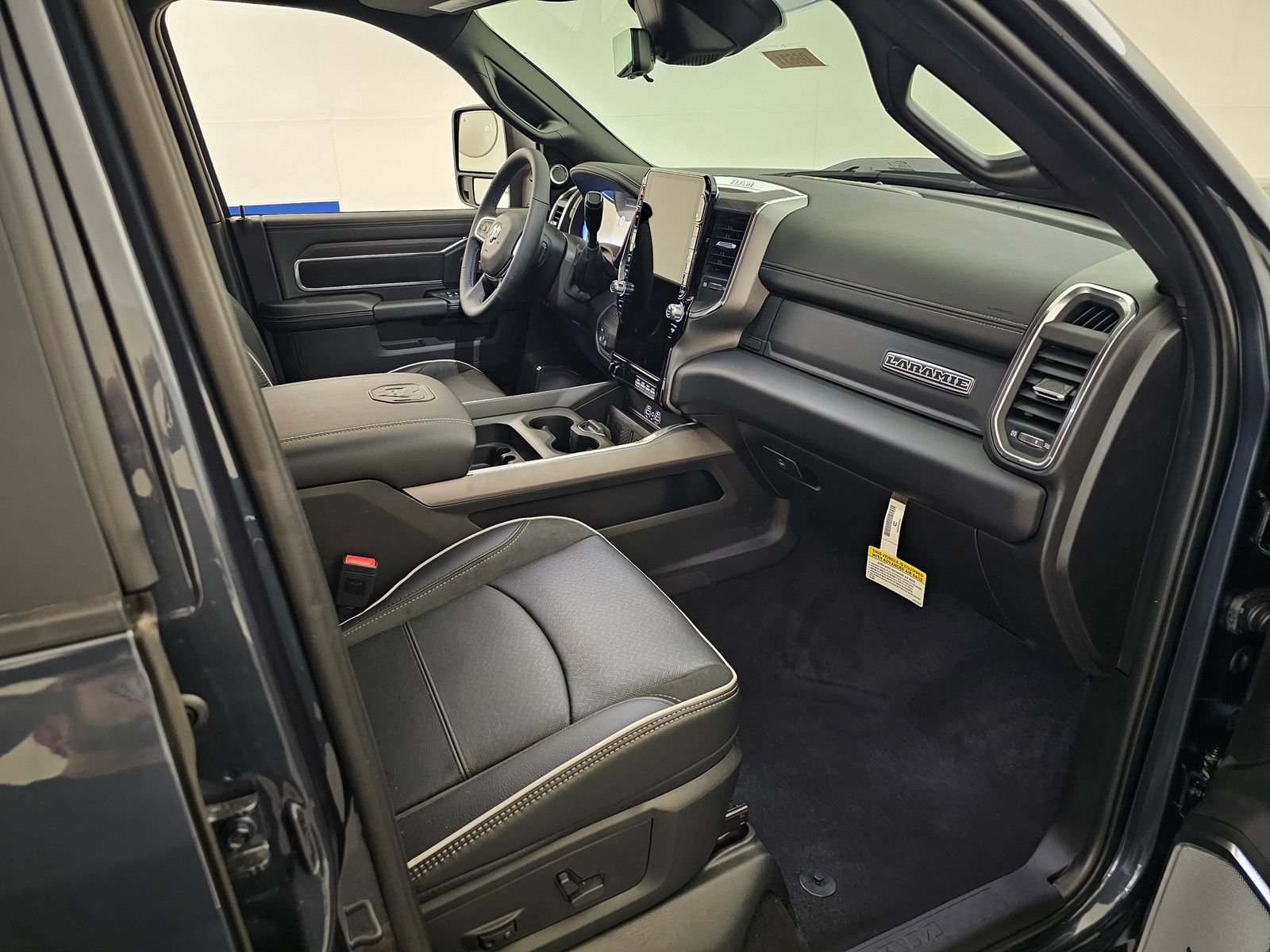 New 2026 RAM 2500 Laramie AWD/4WD image 29