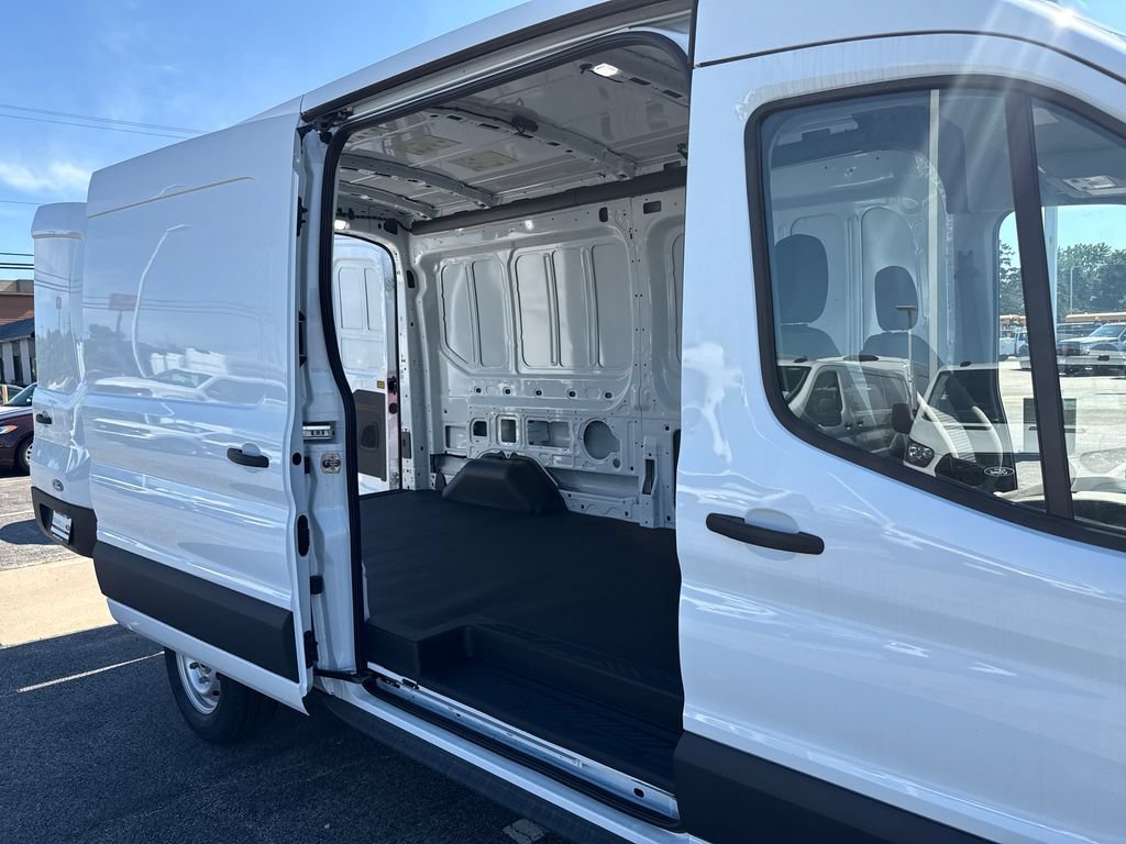New 2026 Ford Transit 250 148 Medium Roof RWD image 22