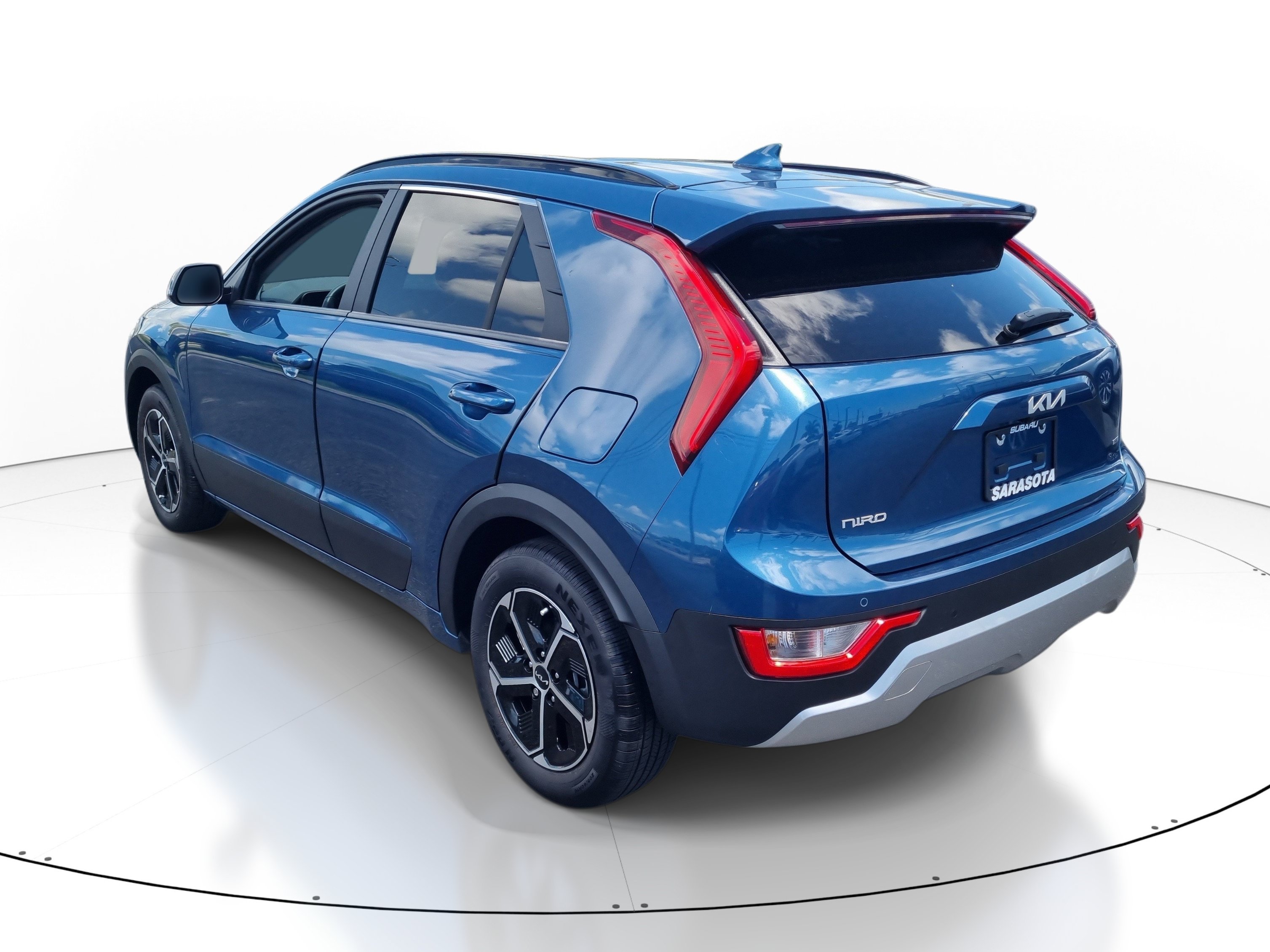 Used 2024 Kia Niro EX FWD image 4