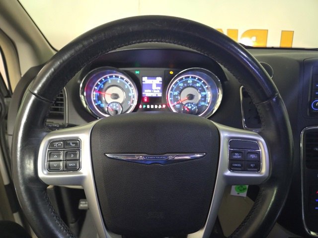 Used 2015 Chrysler Town & Country Touring image 35
