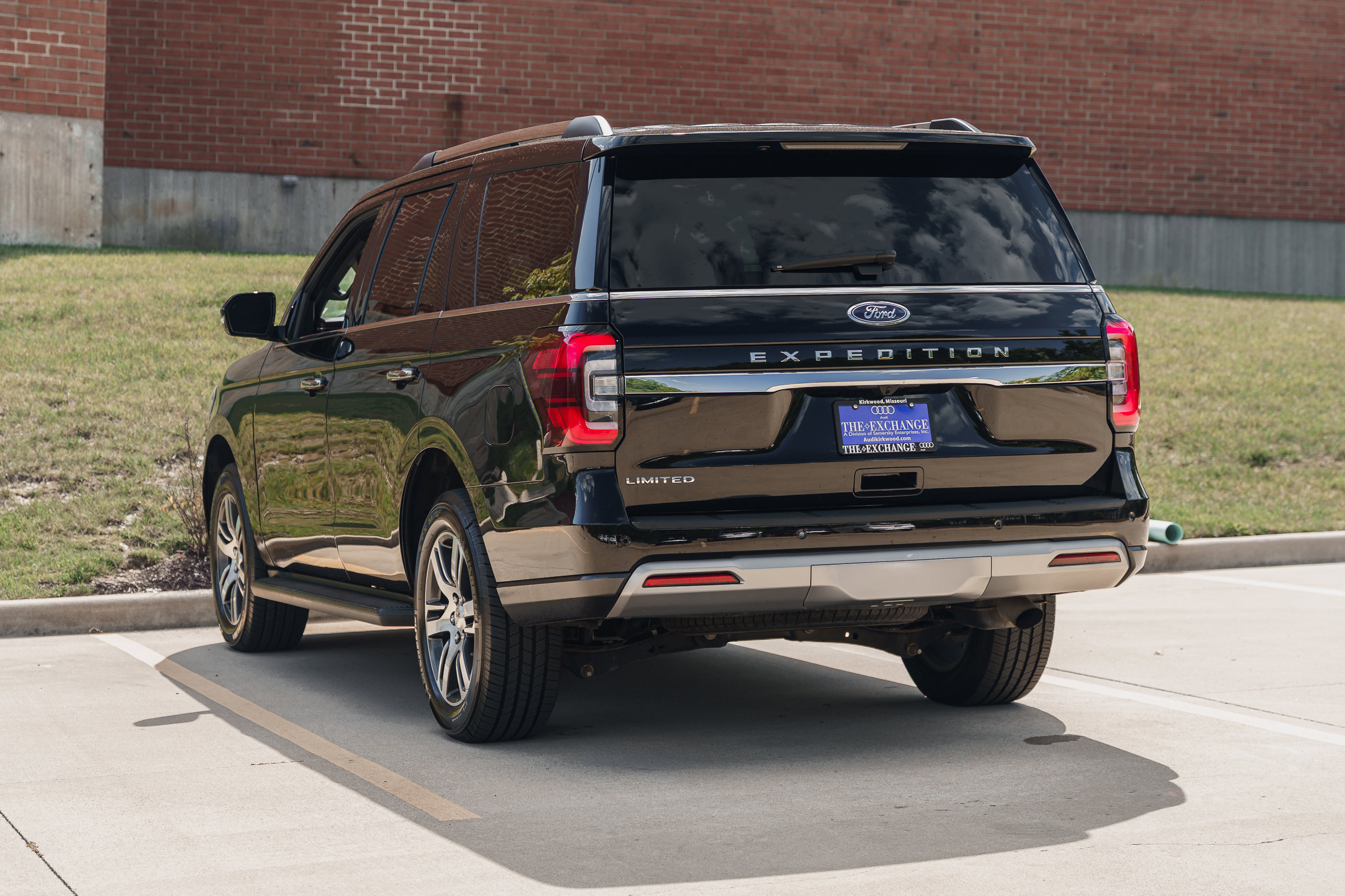 Used 2024 Ford Expedition Limited image 5