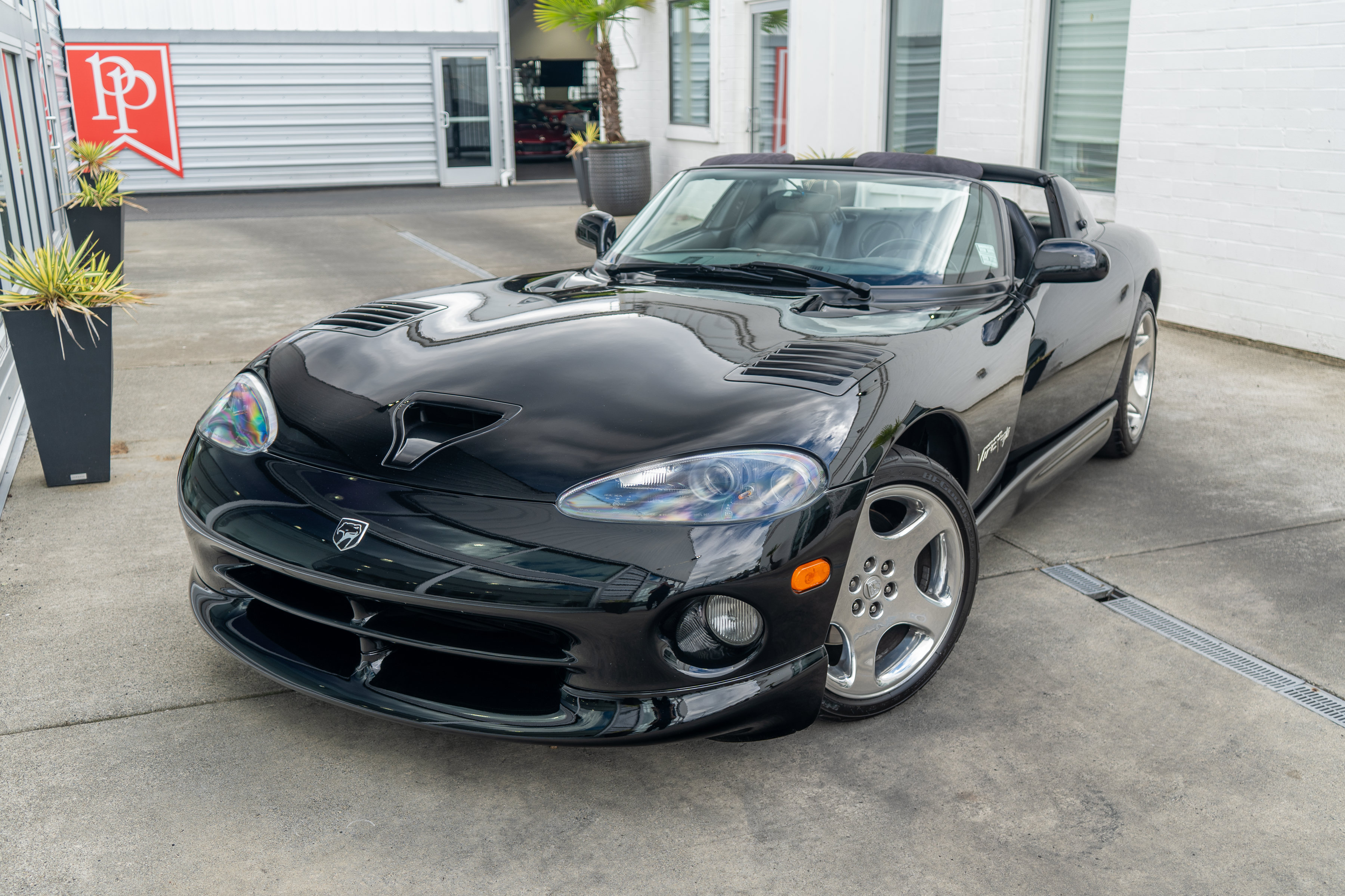 Used 2000 Dodge Viper RT/10 RWD image 3