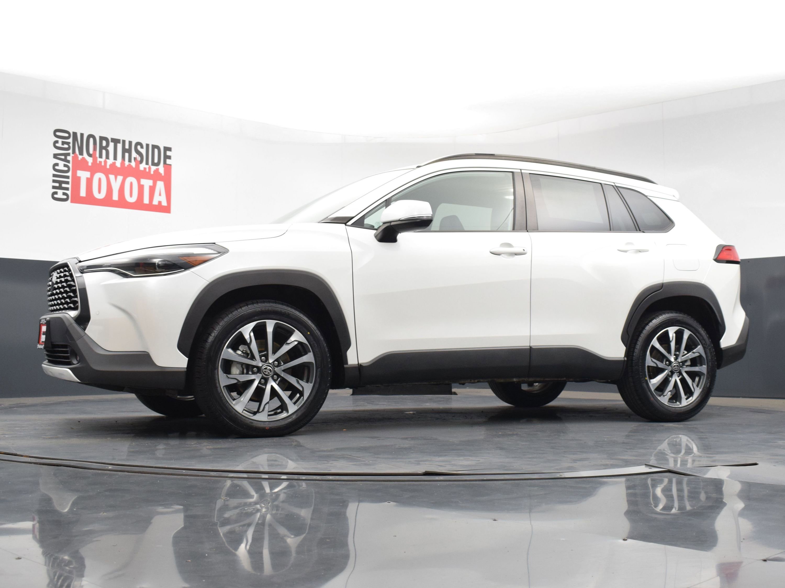 Used 2022 Toyota Corolla Cross XLE image 26