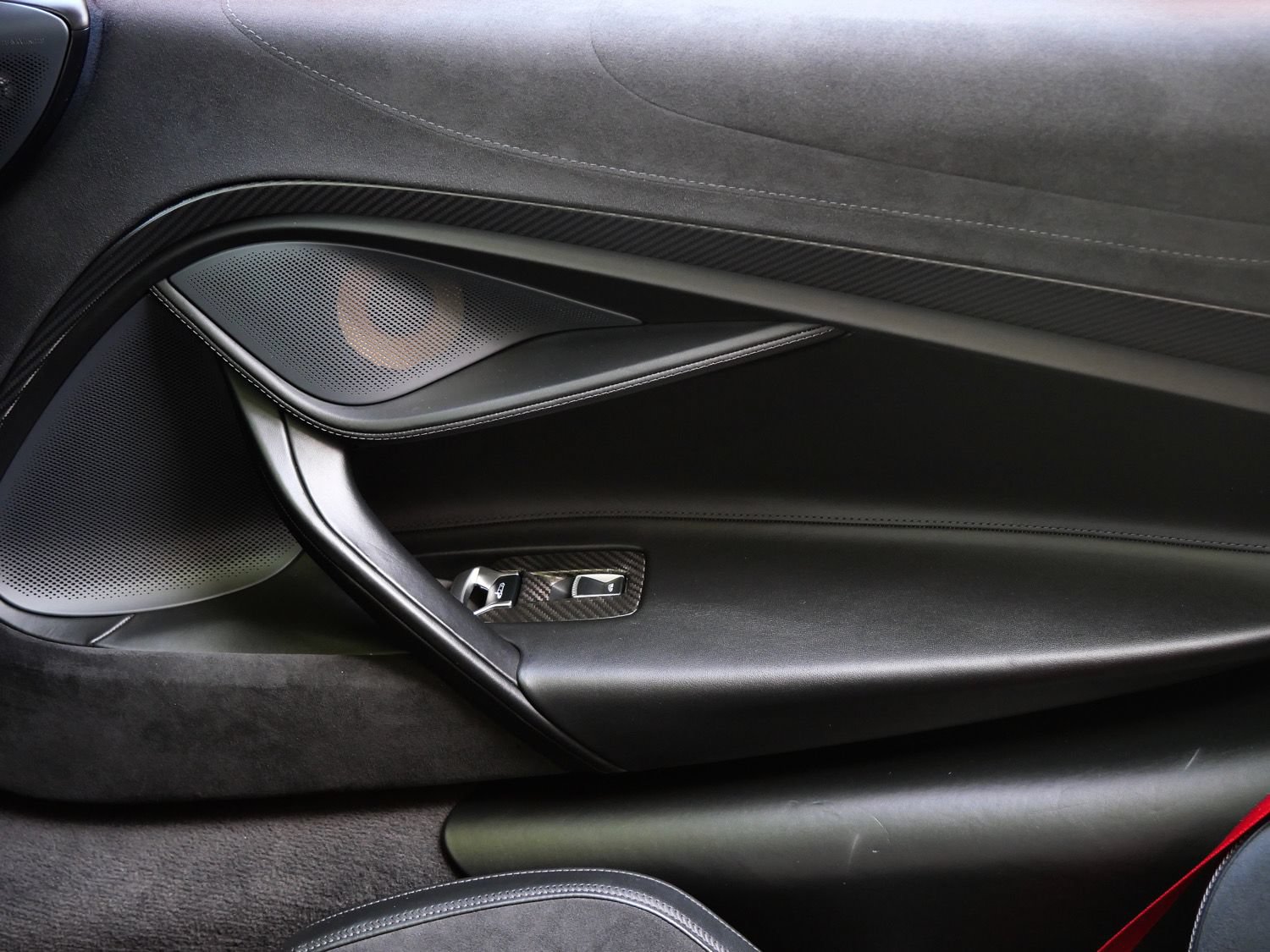 Used 2019 McLaren 720S Performance RWD image 27