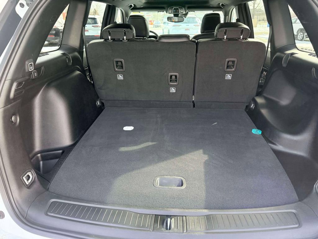 Used 2024 Jeep Grand Cherokee Altitude image 9