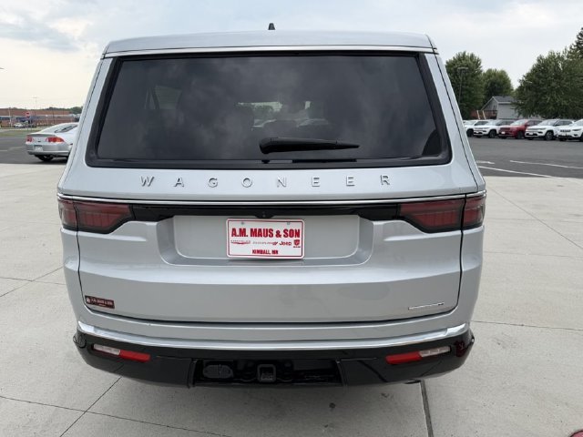Used 2024 Jeep Wagoneer L Series II w/ Flexible Seating Group AWD/4WD image 7
