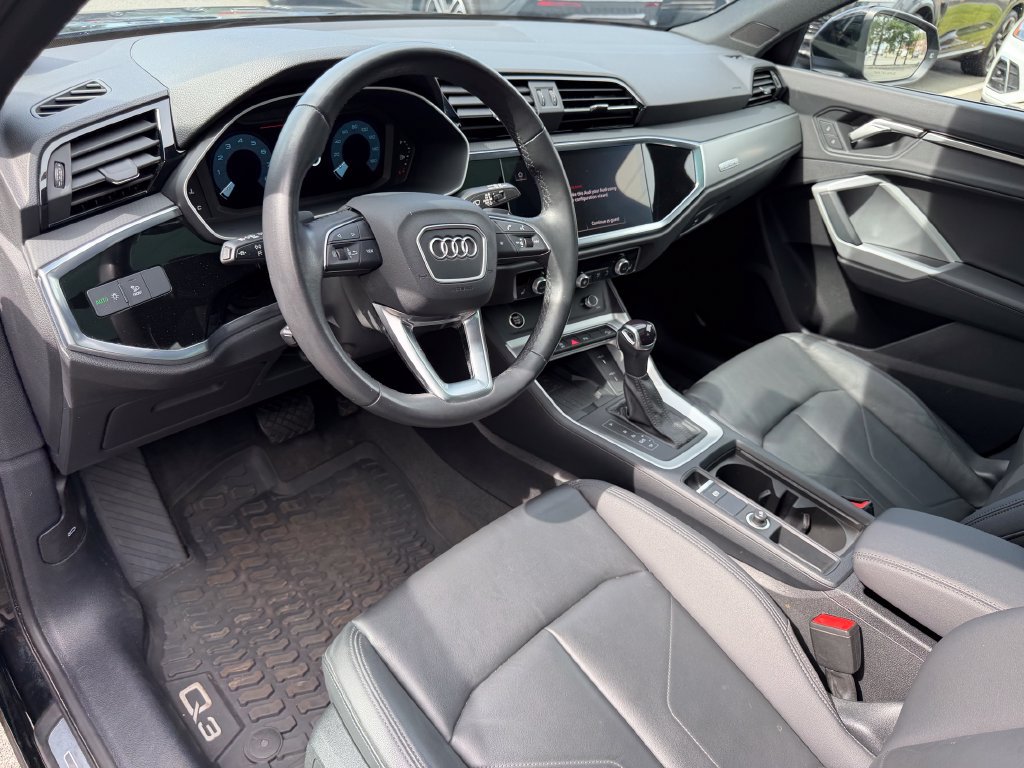 Used 2024 Audi Q3 2.0T Premium w/ Convenience Package AWD/4WD image 16