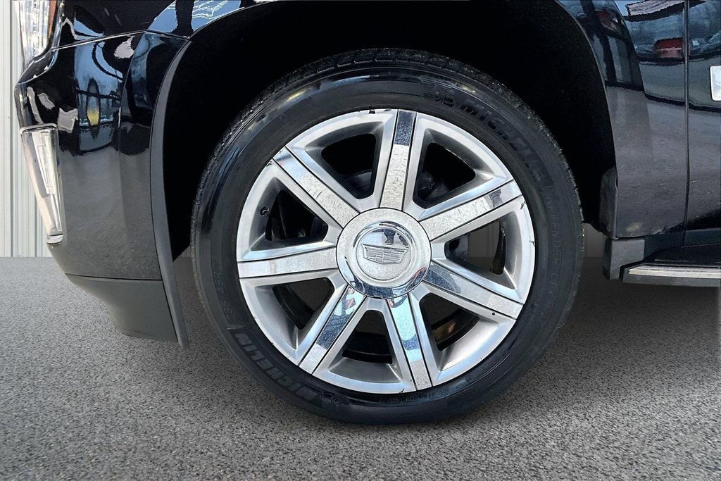 Used 2016 Cadillac Escalade Luxury image 36