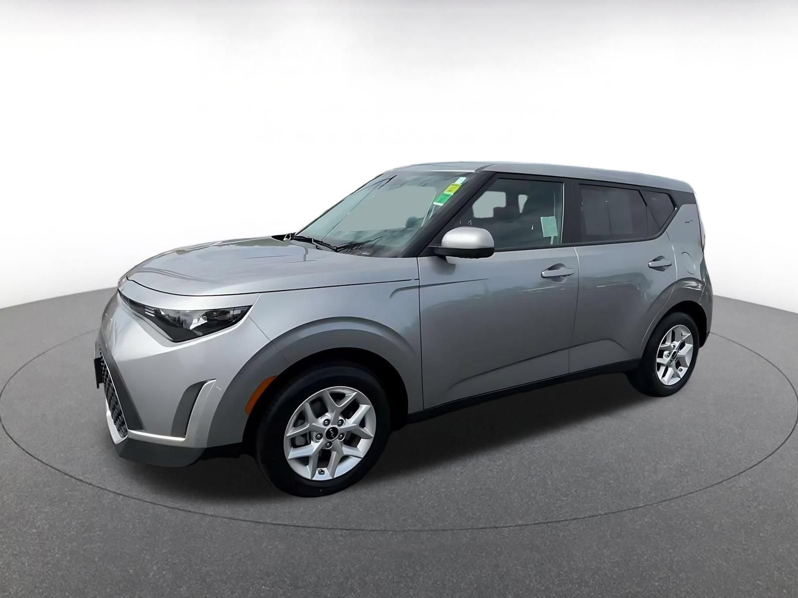 Used 2025 Kia Soul LX w/ LX Technology Package FWD image 6