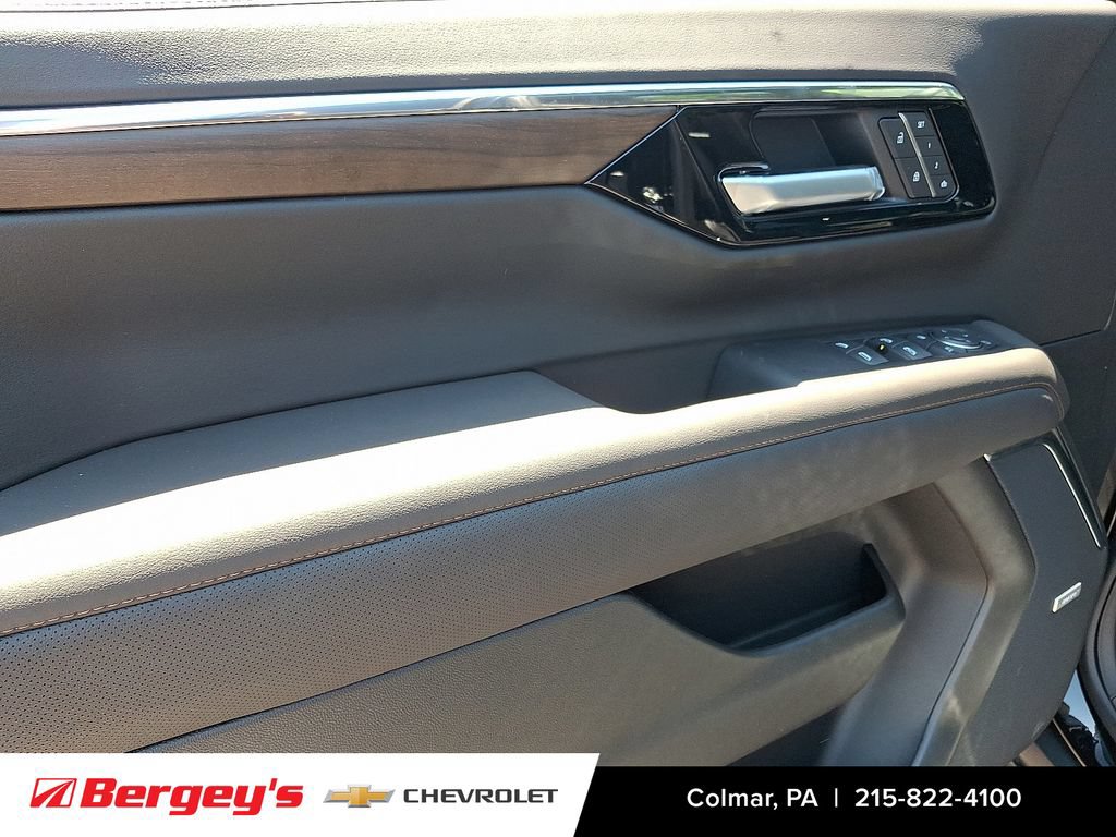 New 2026 Chevrolet Suburban High Country w/ Sun And Tow Package AWD/4WD image 9