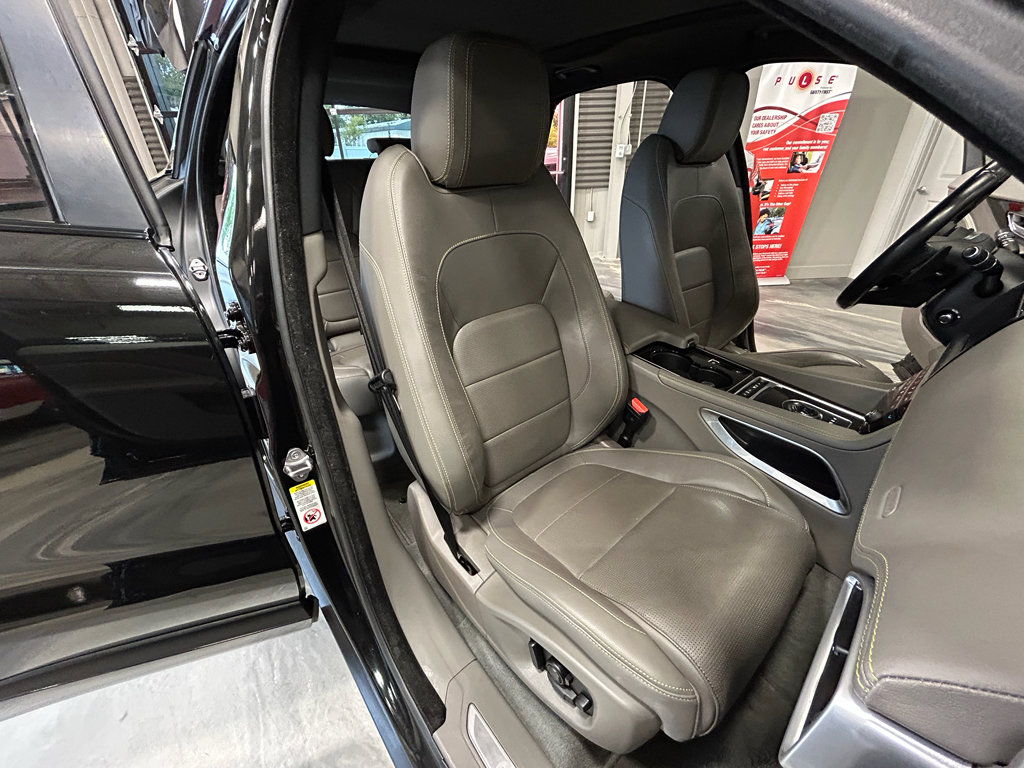 Used 2017 Jaguar F-PACE R-Sport AWD/4WD image 4