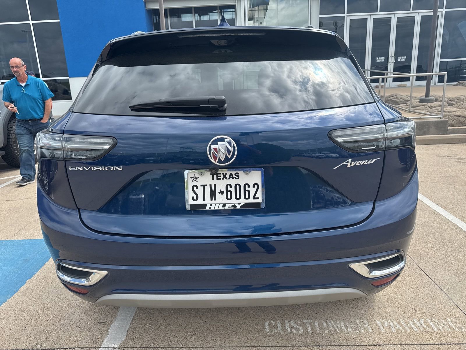 Used 2023 Buick Envision Avenir image 6