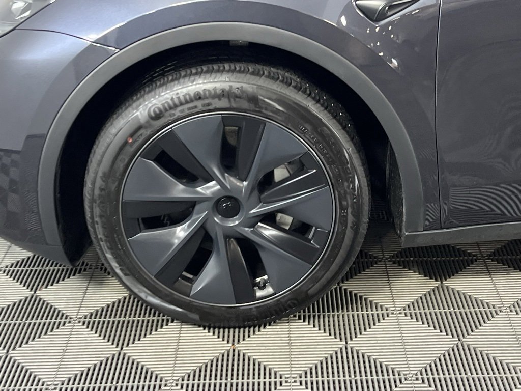 Used 2025 Tesla Model Y Long Range image 9