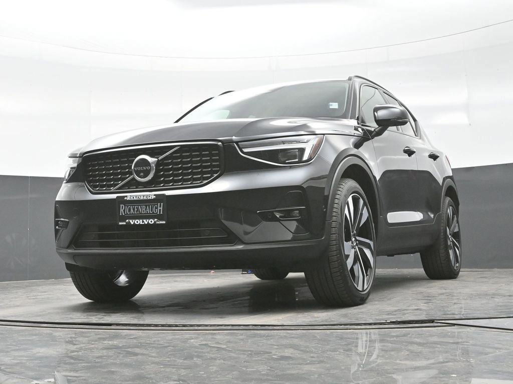 Used 2025 Volvo XC40 B5 Ultra image 23