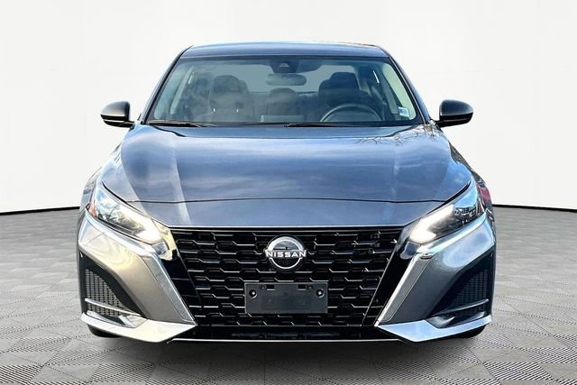 Used 2024 Nissan Altima 2.5 SV image 2