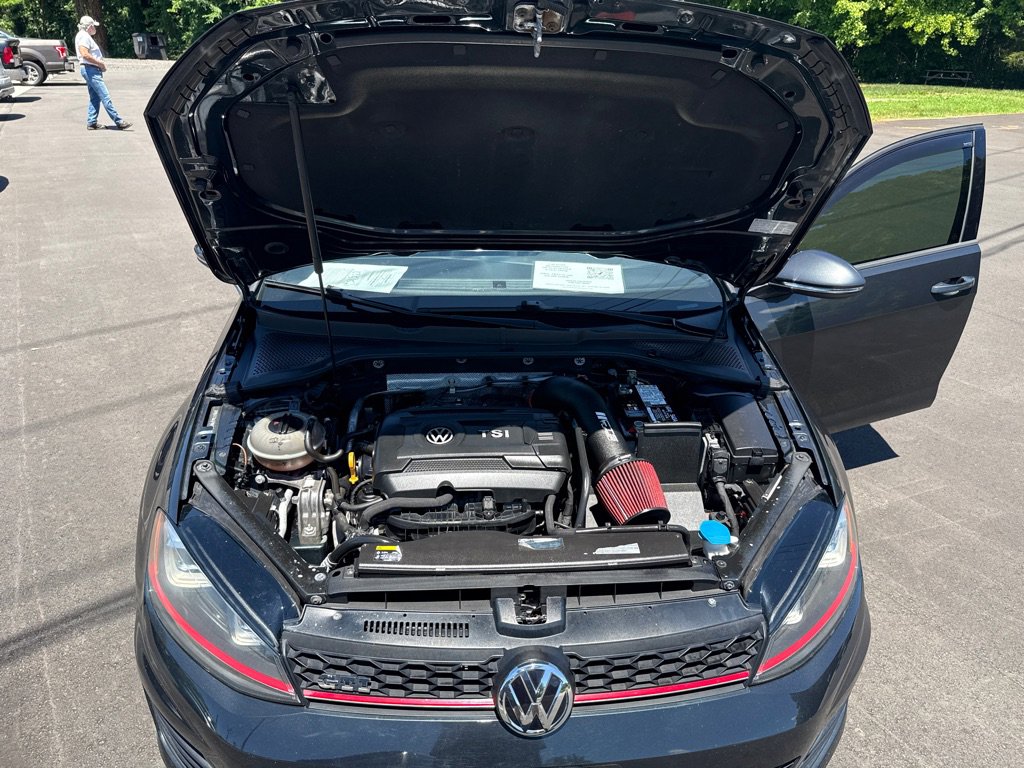 Used 2015 Volkswagen Golf 4-Door FWD image 14