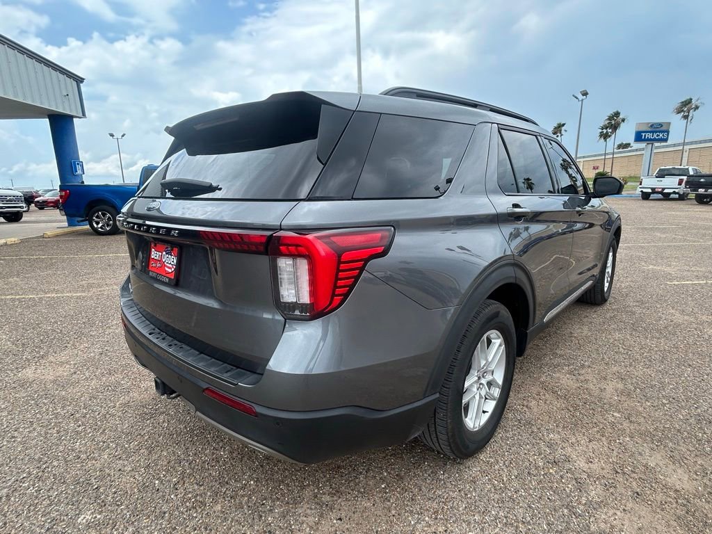 Used 2025 Ford Explorer Active w/ Active Comfort Package RWD image 6