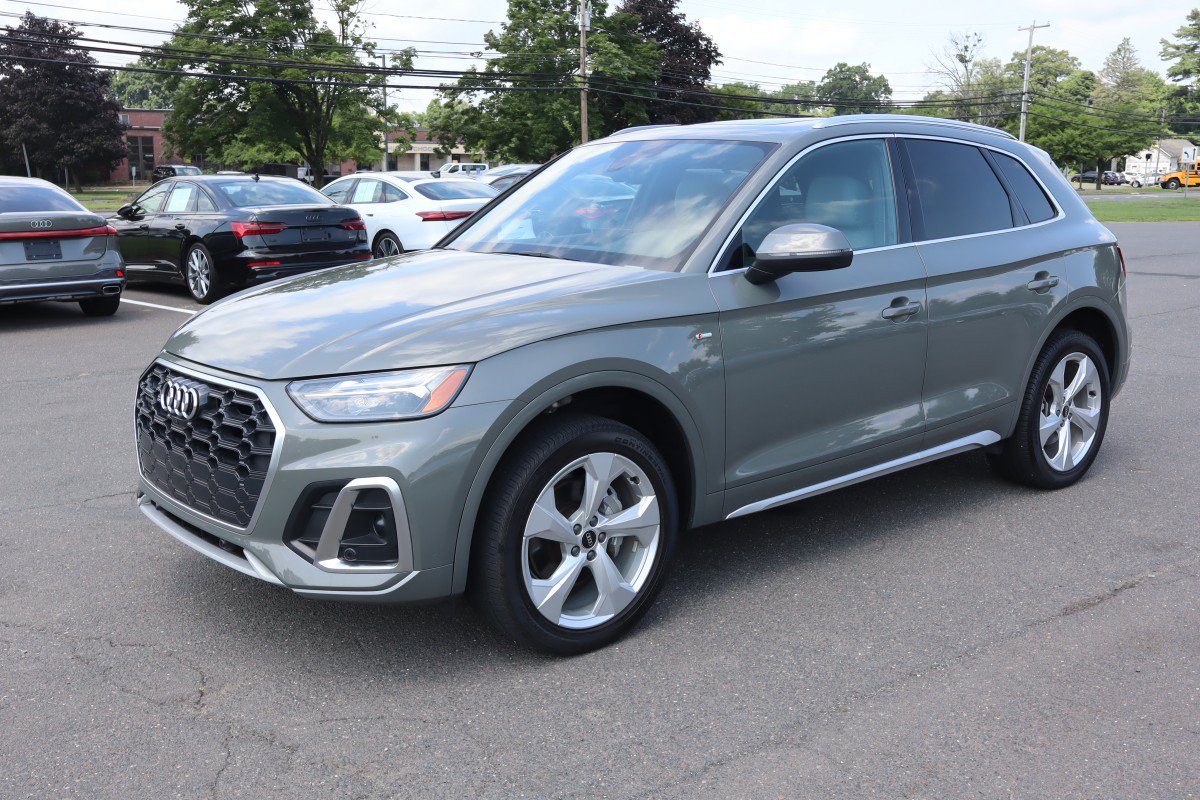 Used 2023 Audi Q5 2.0T Premium Plus w/ Premium Plus Package AWD/4WD image 2