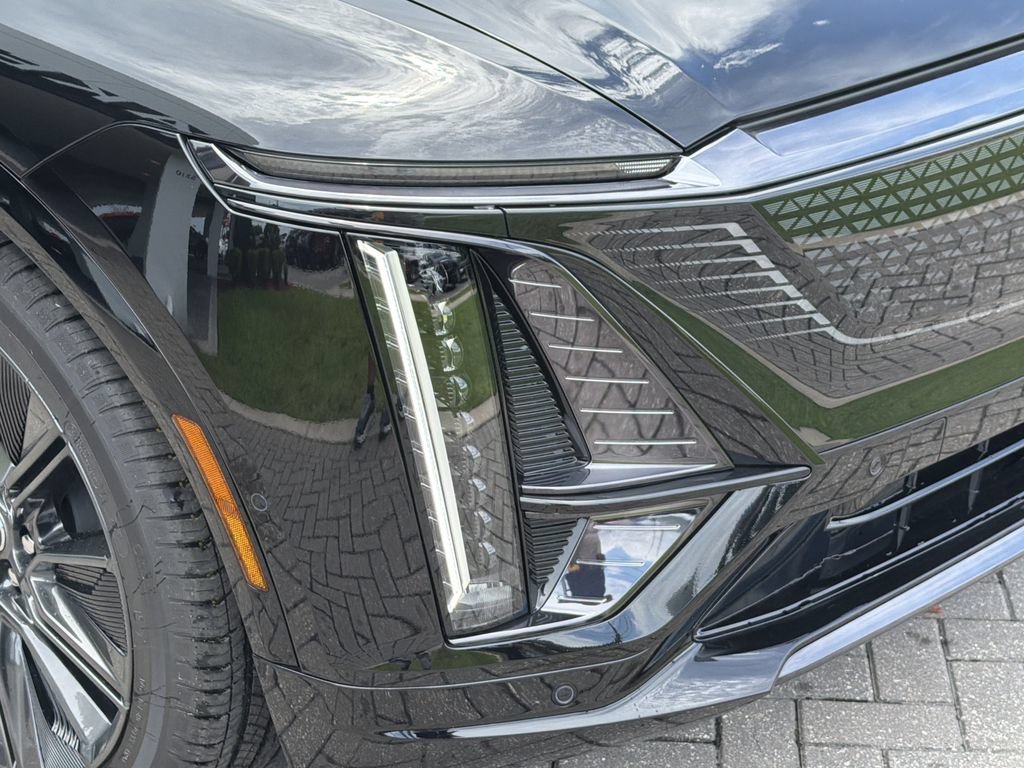 New 2026 Cadillac Lyriq Signature Sport AWD/4WD image 7