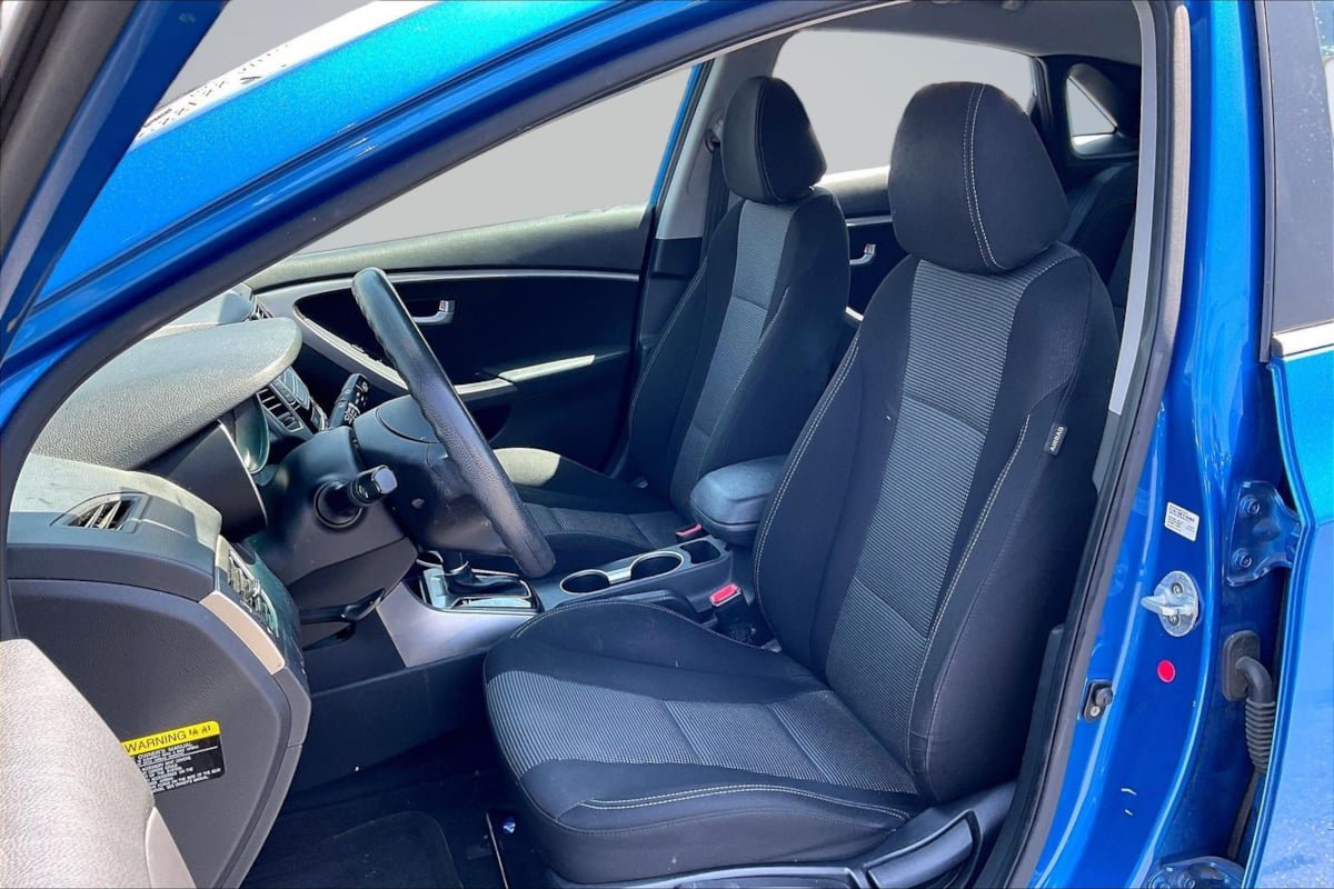 Used 2017 Hyundai Elantra GT FWD image 25