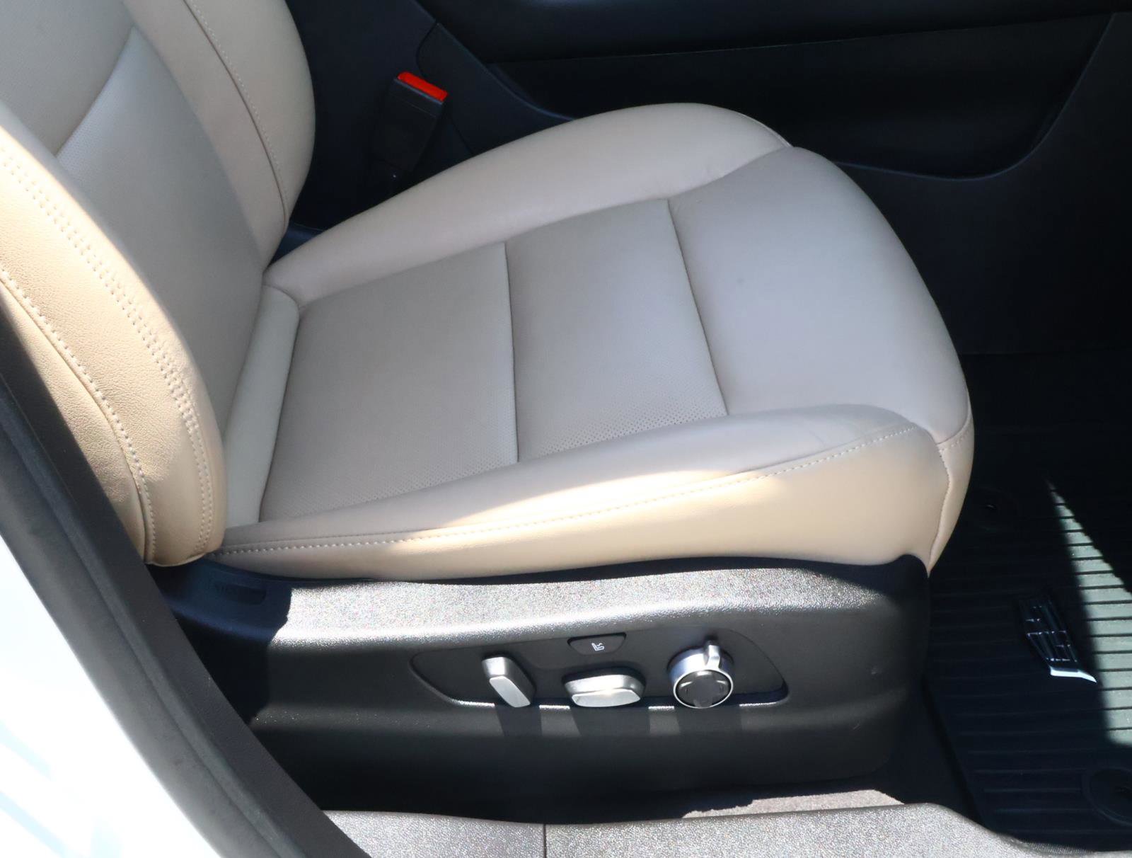 Used 2024 Cadillac XT4 Premium Luxury AWD/4WD image 22