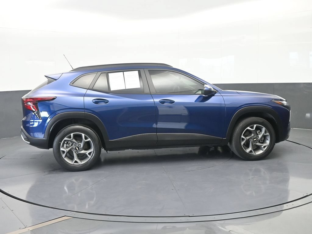 Used 2024 Chevrolet Trax LT FWD image 7