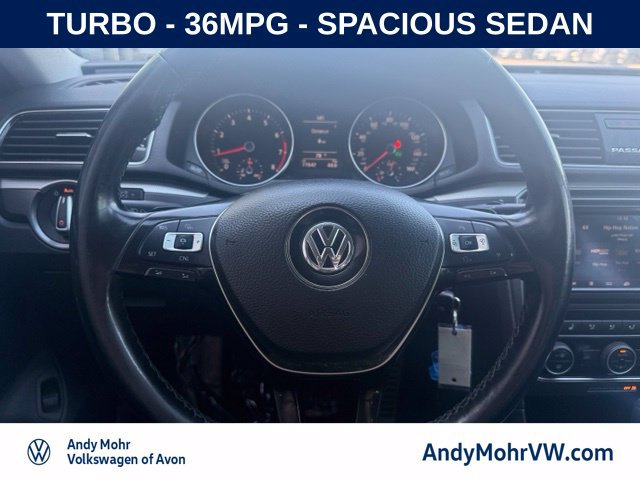 Used 2018 Volkswagen Passat 2.0T R-Line FWD image 19