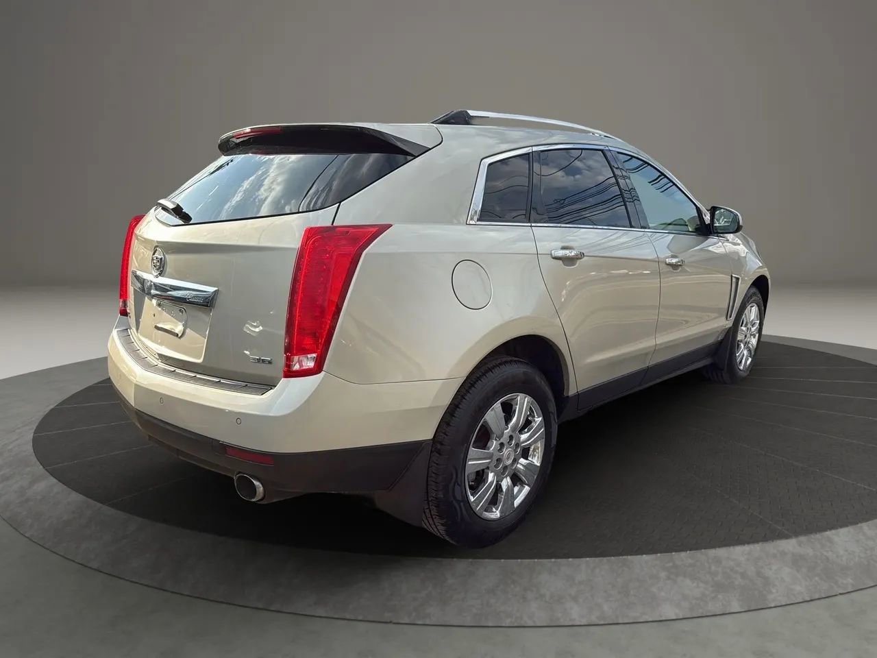 Used 2015 Cadillac SRX Luxury w/ Driver Awareness Package image 5