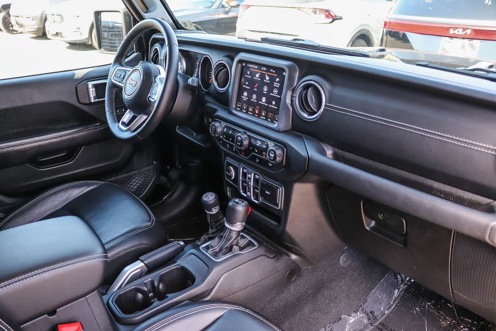 Used 2018 Jeep Wrangler Unlimited Sahara AWD/4WD image 19