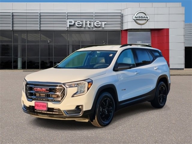 Used 2023 GMC Terrain AT4 image 3