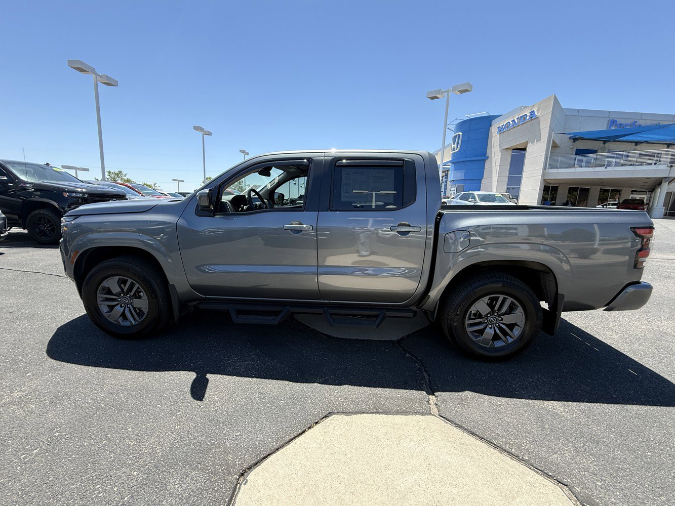 Used 2025 Nissan Frontier SV AWD/4WD image 8