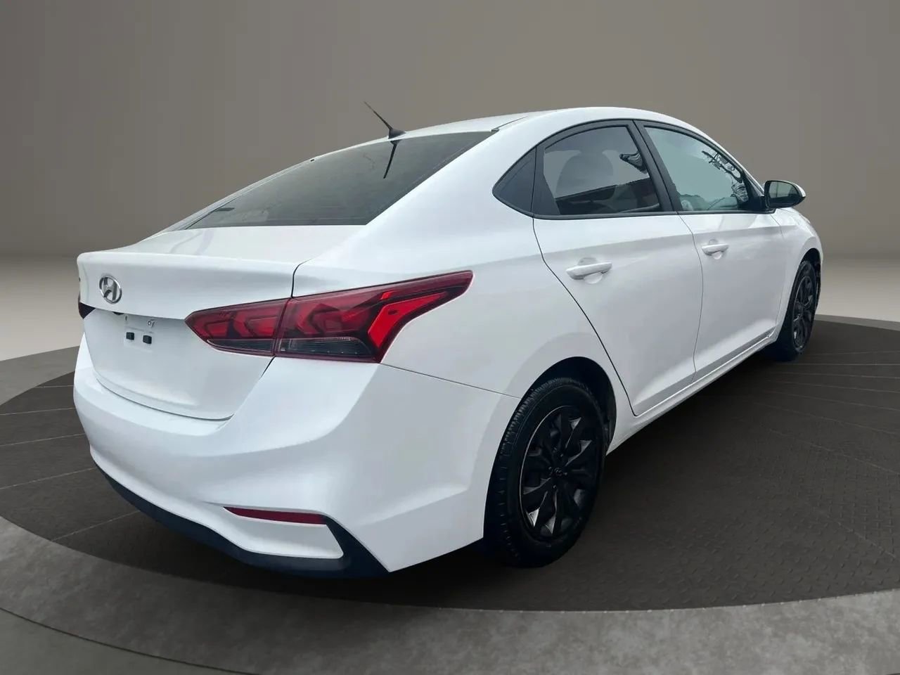 Used 2022 Hyundai Accent SE FWD image 5