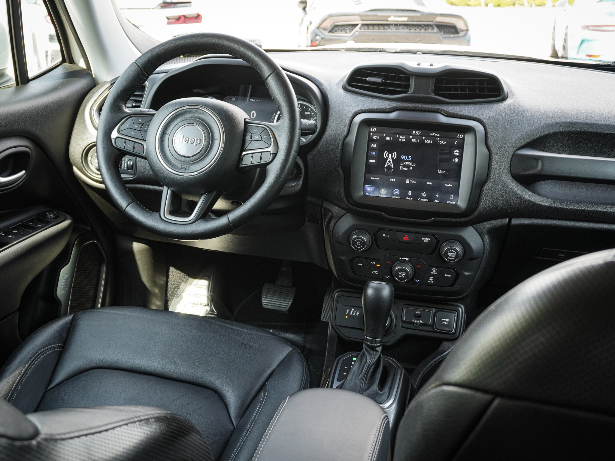 Used 2018 Jeep Renegade Limited w/ UConnect 8.4 Nav Group AWD/4WD image 28