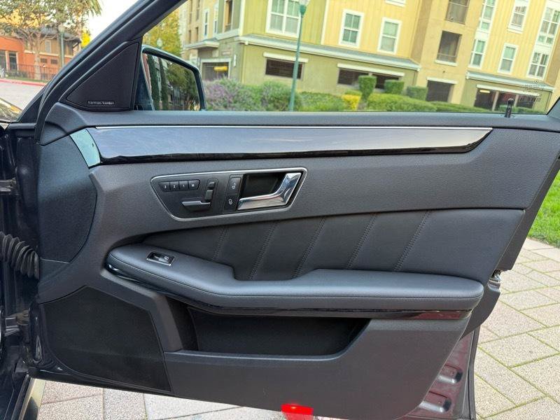 Used 2010 Mercedes-Benz E 550 Sedan image 55