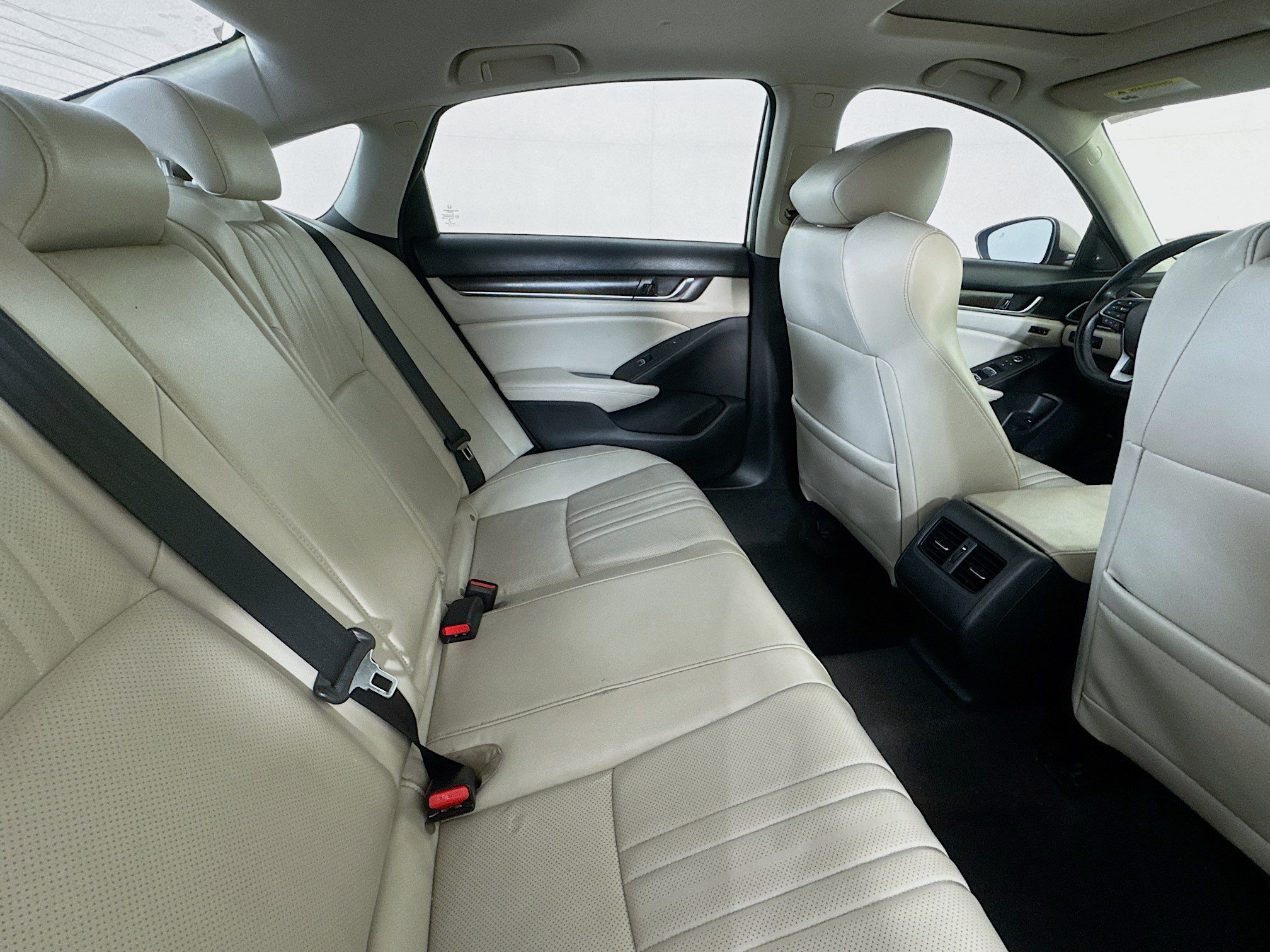 Used 2018 Honda Accord Touring image 25